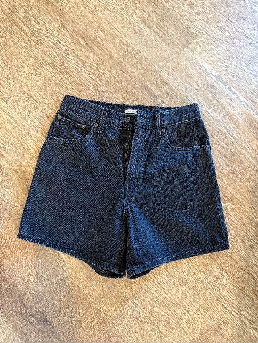 Levi's Cinch Mid-Thigh Shorts